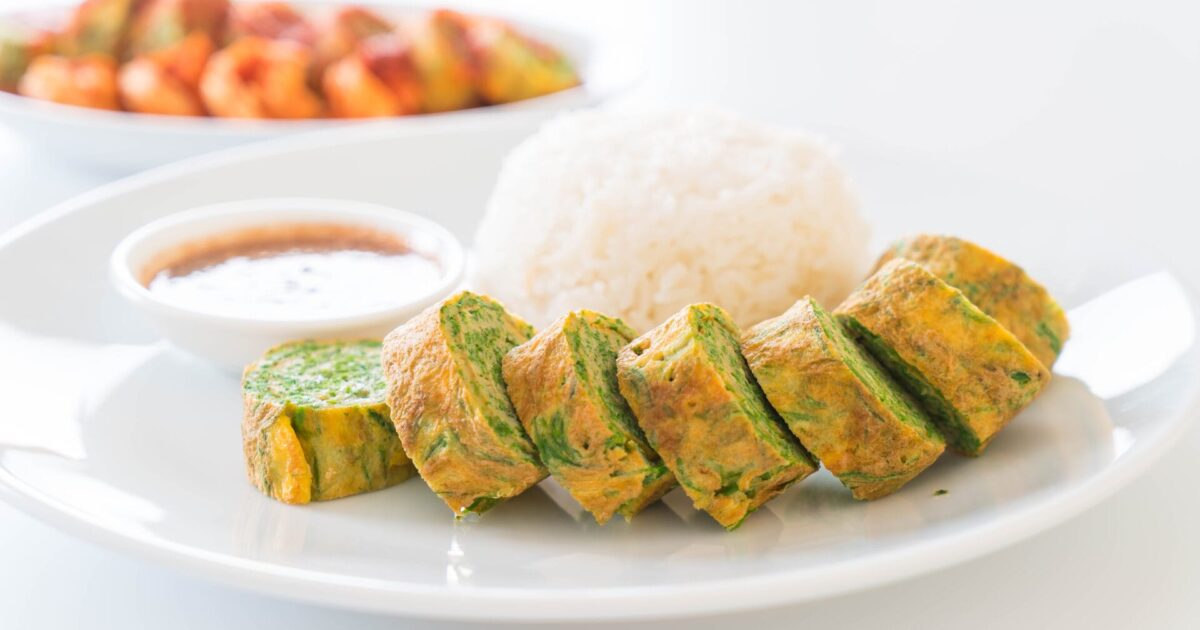 Gujarati dhokla with green chutney