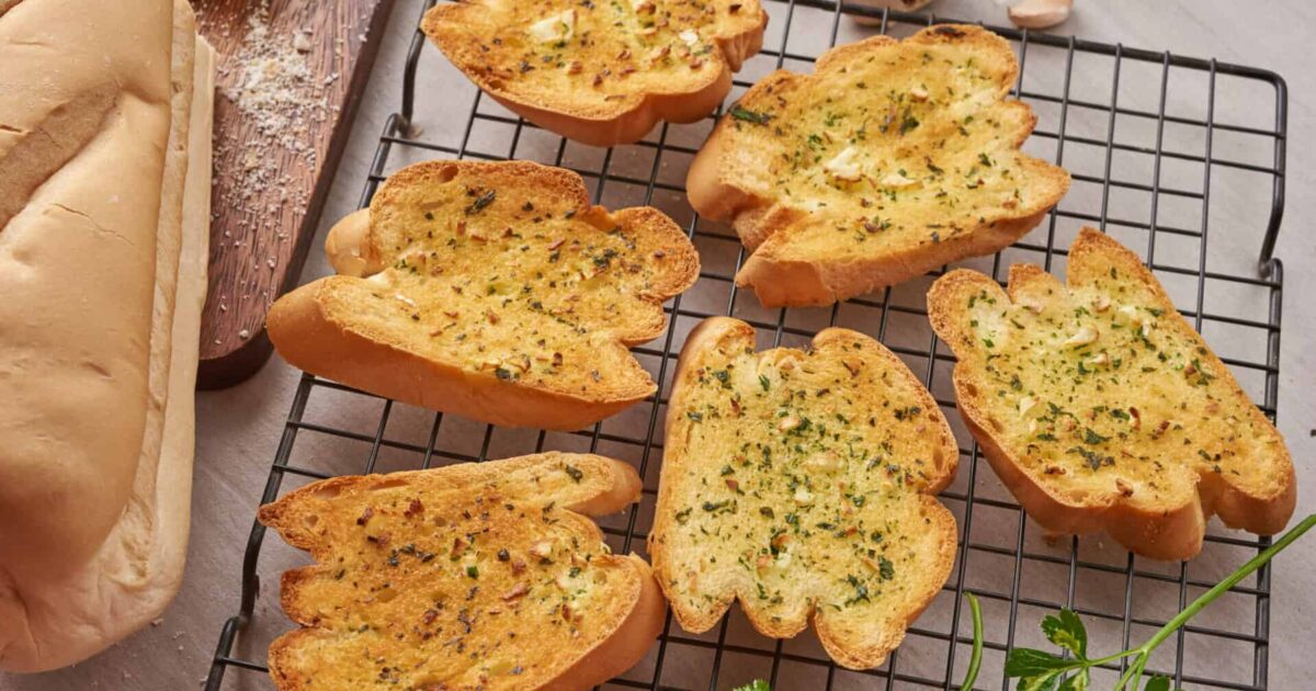 how to make garlic bread with regular bread